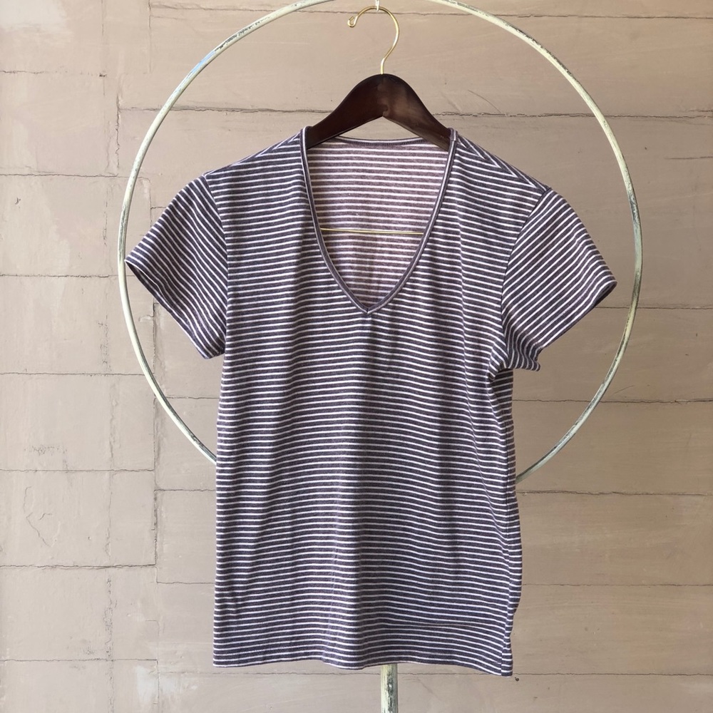 Vintage Men’s Deep V neck T-Shirt US size small